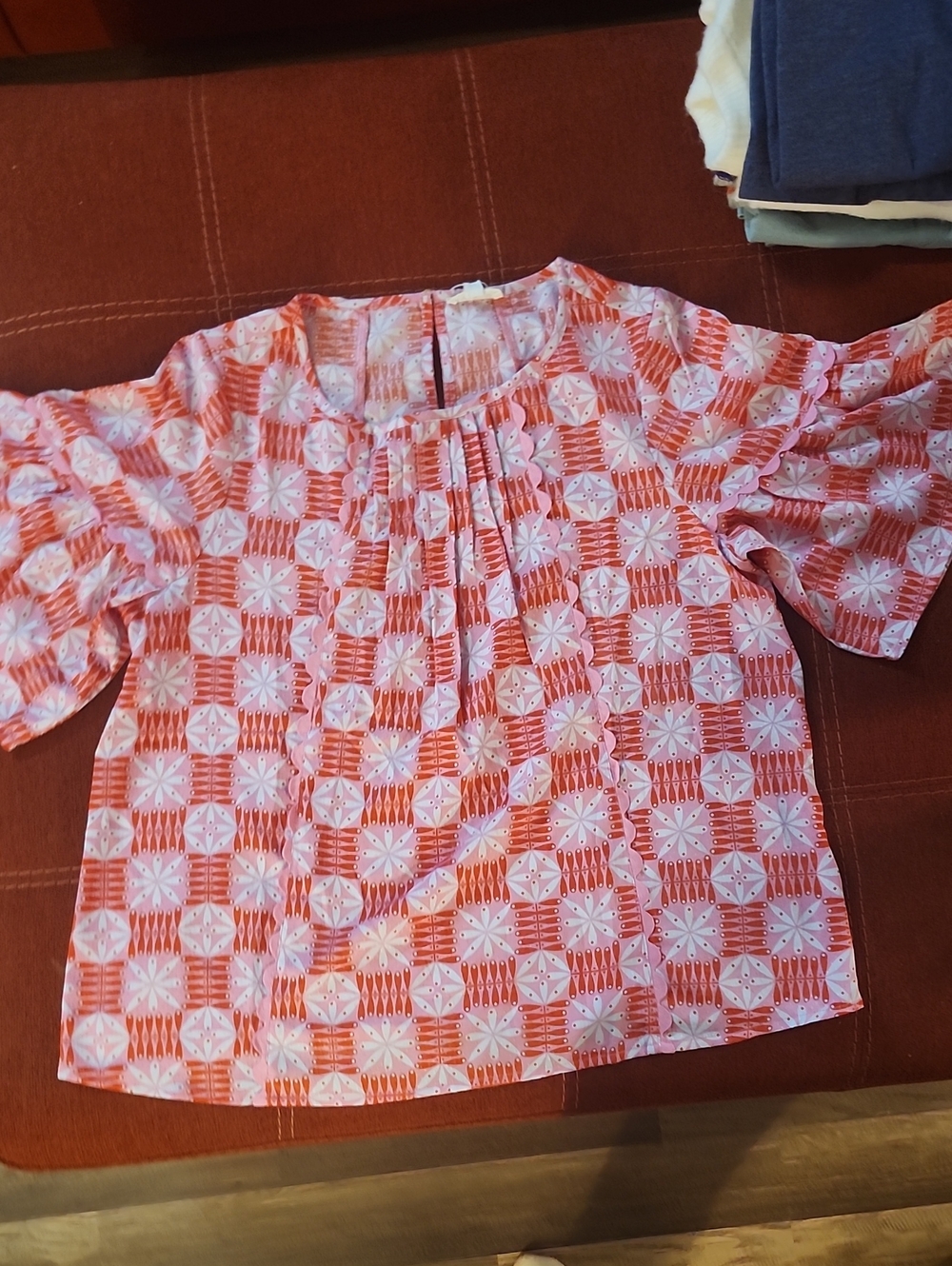 Women's Coral Geo-Pleat Short Sleeve Top